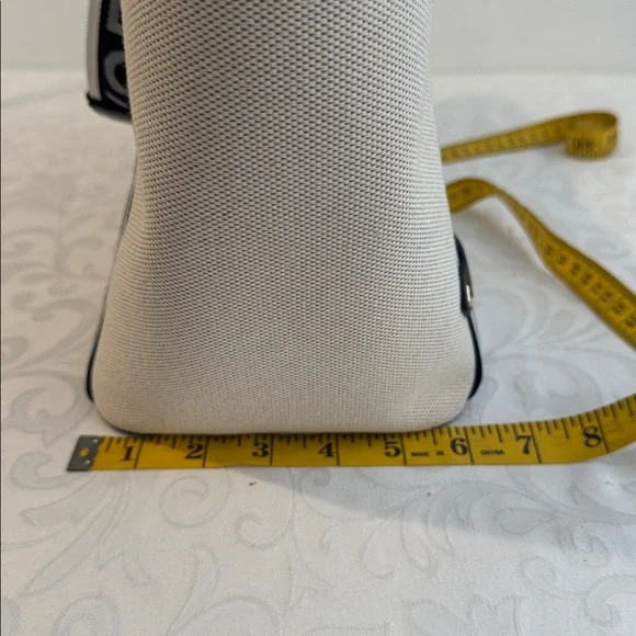 Stunning Michael Kors Large Tote - Picture 13 of 15